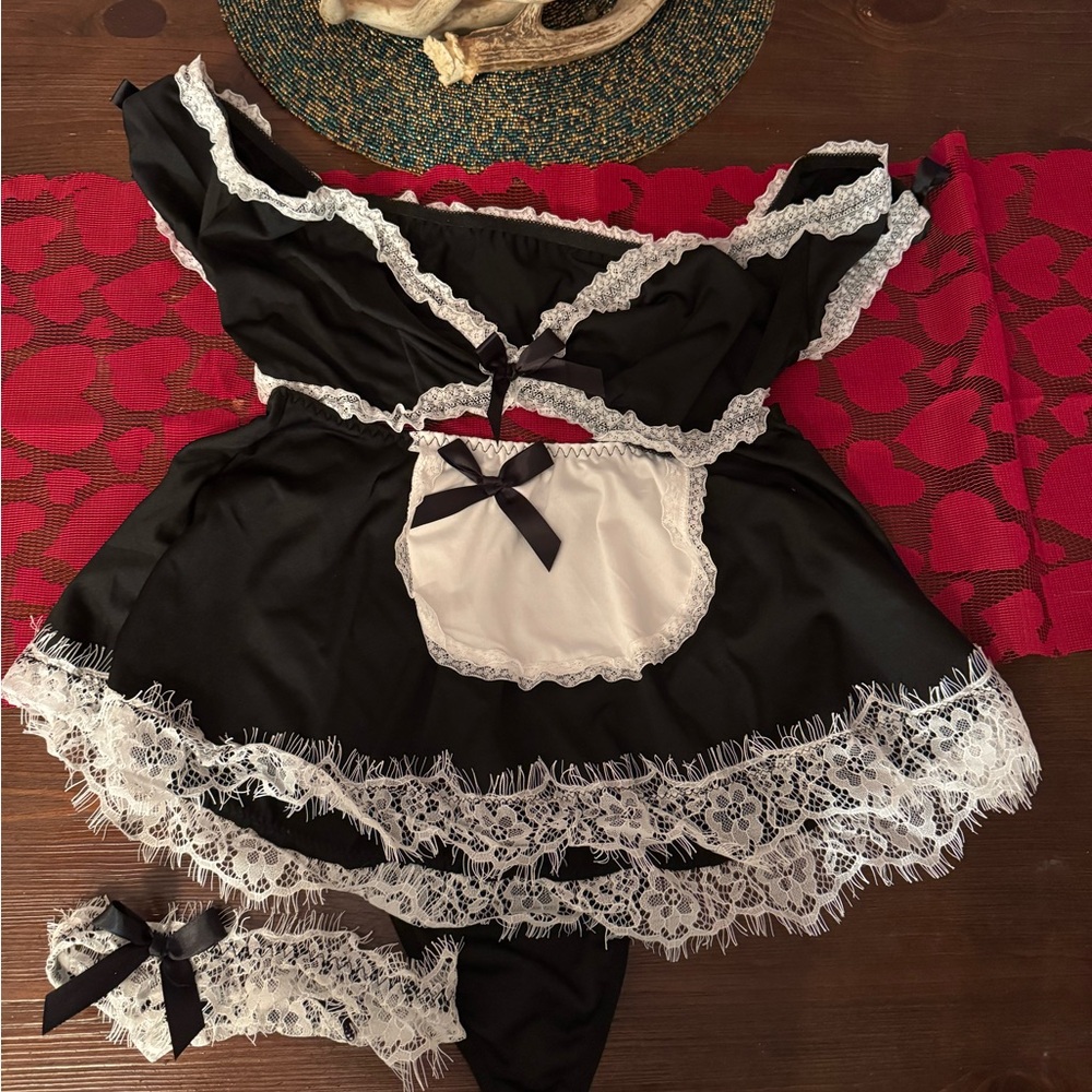 Black and White Lace Trim Maid Costume